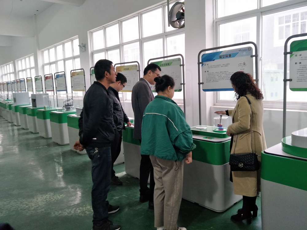 体验科学魅力 感受科学乐趣 (图1) 1-2004211H9193K.jpg