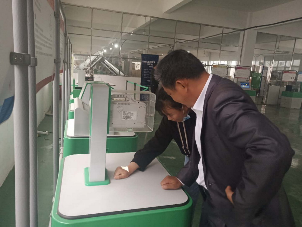 体验科学魅力 感受科学乐趣 (图2) 1-2004211H932F5.jpg